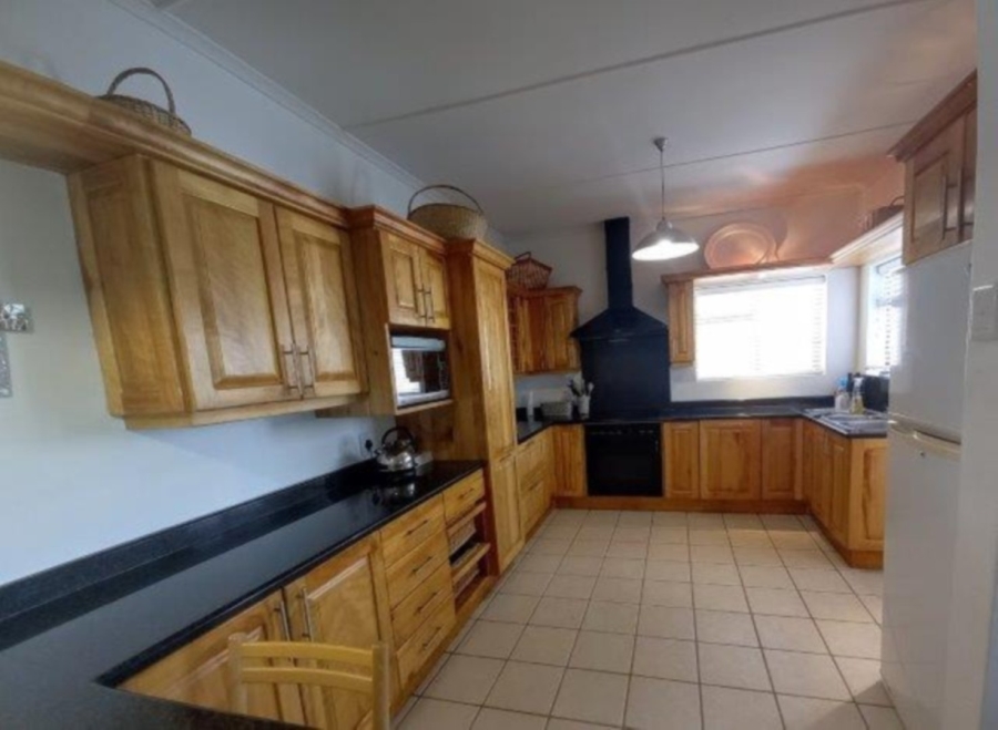 To Let 4 Bedroom Property for Rent in Onrus Western Cape